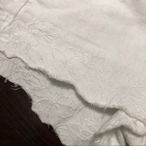 2/$20🎉 American Eagle Jean Shorts - Picture 3 of 5